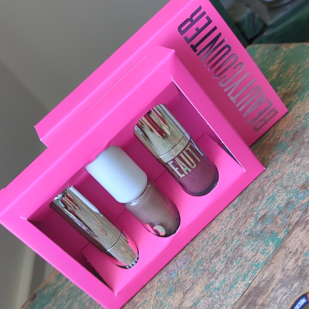 BEAUTYCOUNTER I BRAND NEW IN BOX Going Places Makeup Set (Holiday 2022)